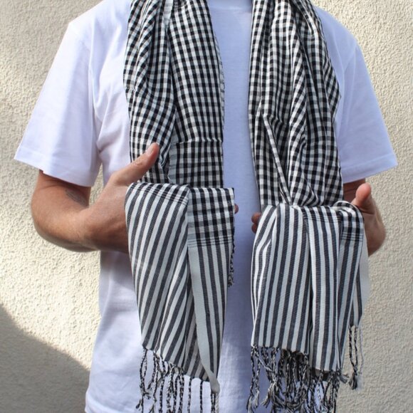 Krama / Kroma Cambodian Khmer cotton scarf handmade 72'' x 25'' - Picture 3 of 3